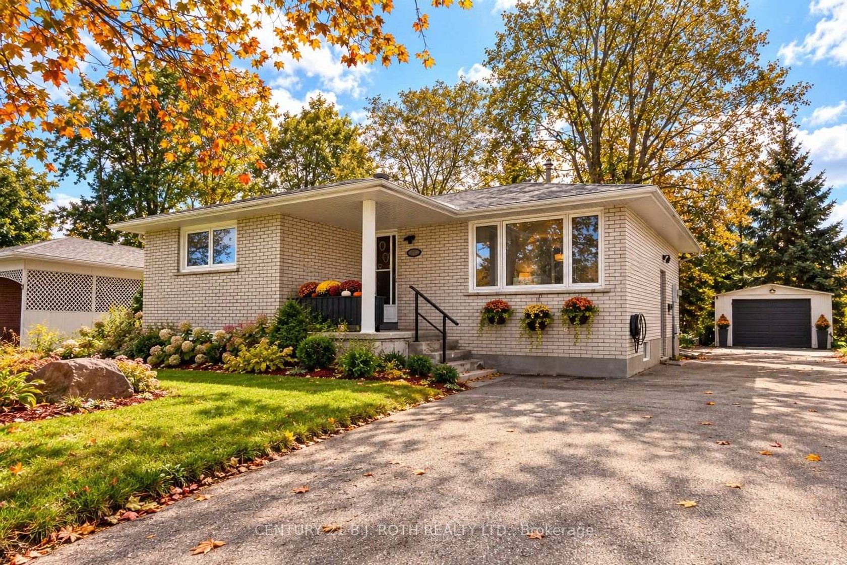 5 East Gate, Grove East, Barrie photo number 2