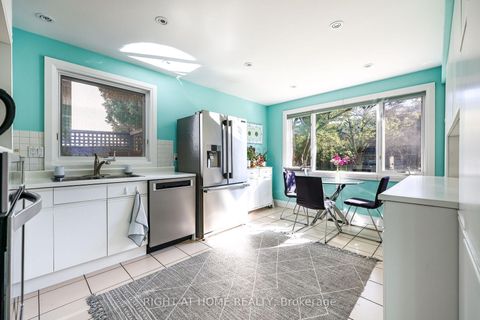 Photo 5 at 69 Montressor Drive, Windfields, Toronto