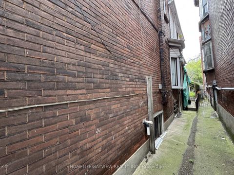 Photo 1 at 539 Lansdowne Avenue, Dufferin Grove, Toronto