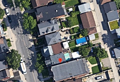 Photo 2 at 539 Lansdowne Avenue, Dufferin Grove, Toronto
