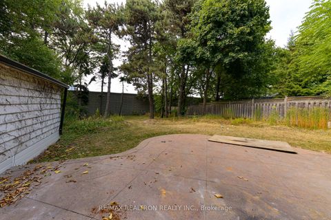 Photo 3 at 150 Upper Canada Drive, Windfields, Toronto