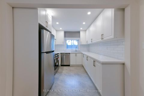 Photo 15 at 150 Upper Canada Drive, Windfields, Toronto