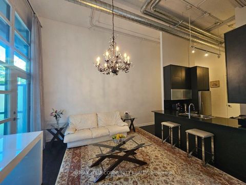 Photo 7 at 210 - 380 Macpherson Avenue, Casa Loma, Toronto
