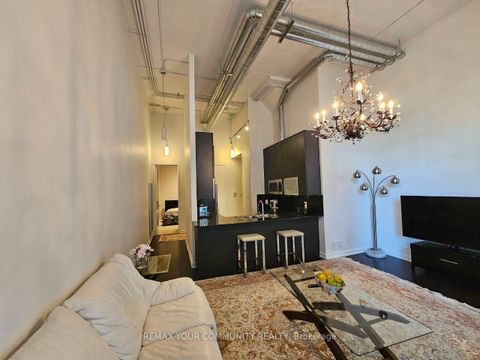 Photo 11 at 210 - 380 Macpherson Avenue, Casa Loma, Toronto