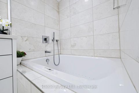 Photo 29 at 800 - 18 Hollywood Avenue, Willowdale East, Toronto