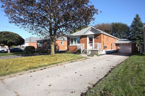 Photo 2 at 43 Roebuck Drive, Kennedy Park, Toronto