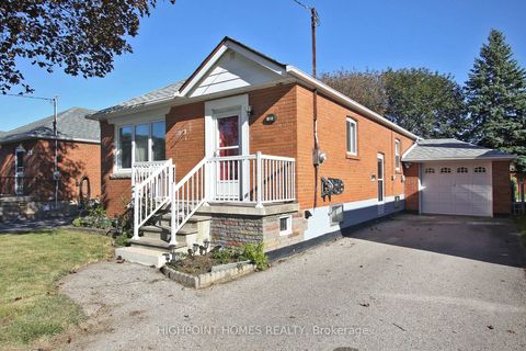 Photo 3 at 43 Roebuck Drive, Kennedy Park, Toronto