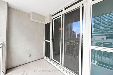 Photo 15 at 706 - 35 Bastion Street, Niagara, Toronto