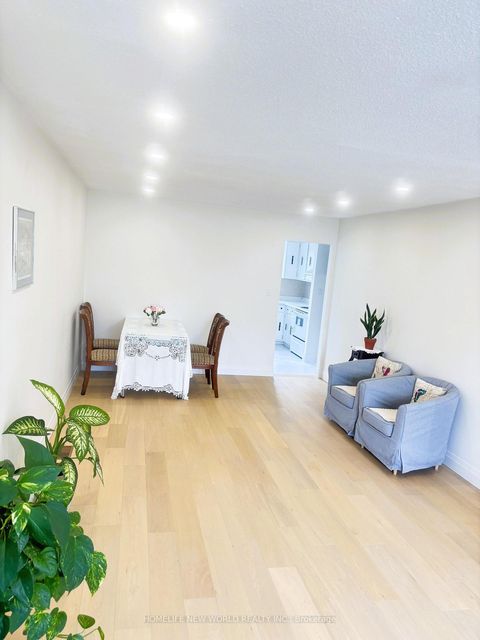 Photo 3 at 93 Corinthian Boulevard, L'Amoreaux, Toronto