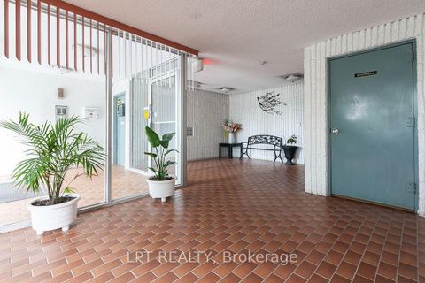 Photo 4 at 504 - 315 Dixon Road, The Westway, Toronto