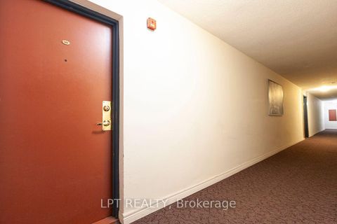 Photo 5 at 504 - 315 Dixon Road, The Westway, Toronto