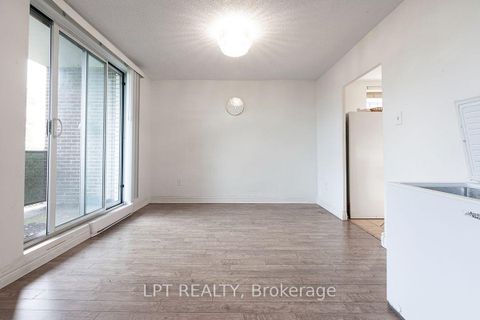Photo 14 at 504 - 315 Dixon Road, The Westway, Toronto