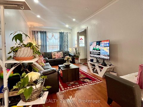 Photo 3 at 176 Linden Avenue, Kennedy Park, Toronto