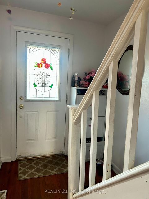 Photo 5 at 176 Linden Avenue, Kennedy Park, Toronto