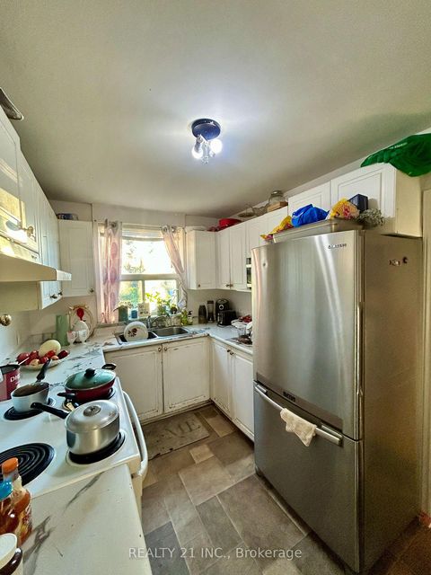 Photo 11 at 176 Linden Avenue, Kennedy Park, Toronto