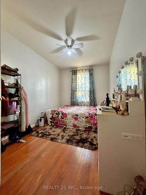 Photo 13 at 176 Linden Avenue, Kennedy Park, Toronto