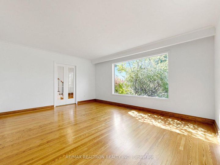 Photo 4 at 35 Rochelle Crescent, Don Valley Village, Toronto