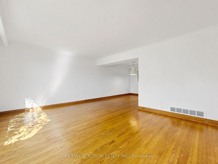 Photo 7 at 35 Rochelle Crescent, Don Valley Village, Toronto