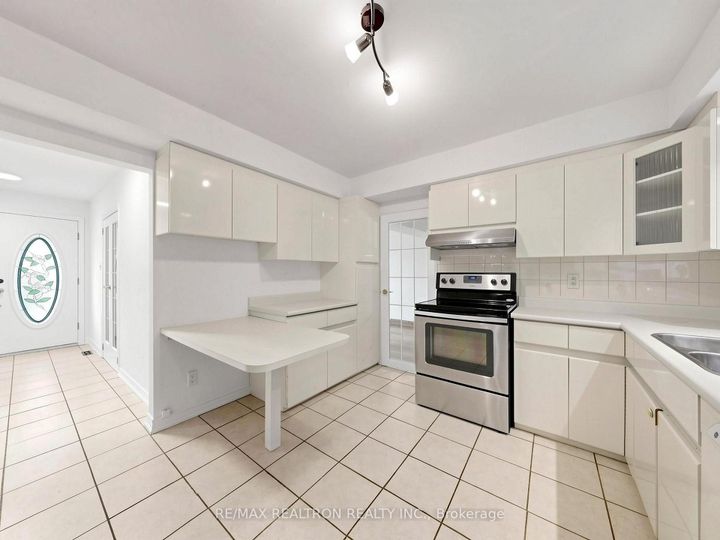 Photo 13 at 35 Rochelle Crescent, Don Valley Village, Toronto