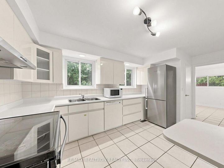 Photo 14 at 35 Rochelle Crescent, Don Valley Village, Toronto