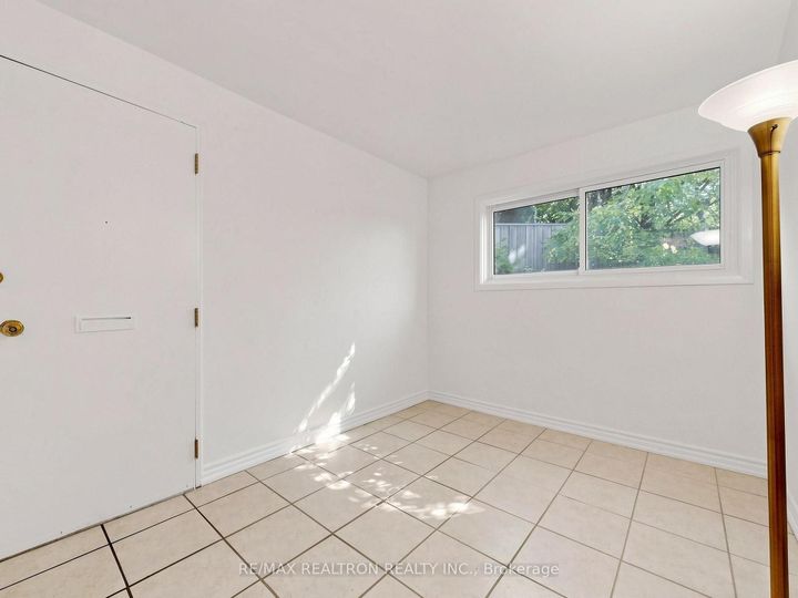 Photo 20 at 35 Rochelle Crescent, Don Valley Village, Toronto