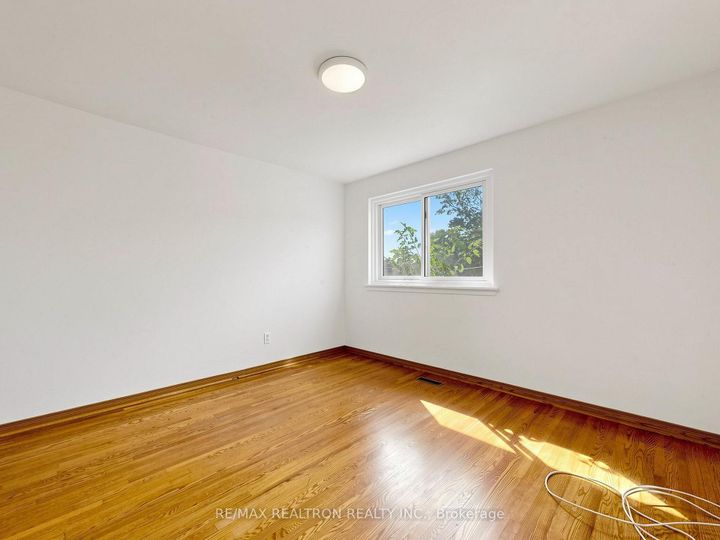 Photo 32 at 35 Rochelle Crescent, Don Valley Village, Toronto