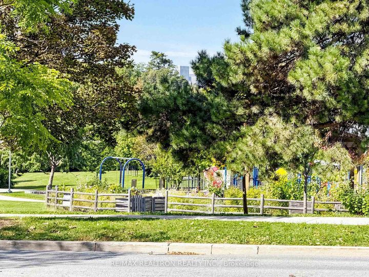 Photo 47 at 35 Rochelle Crescent, Don Valley Village, Toronto