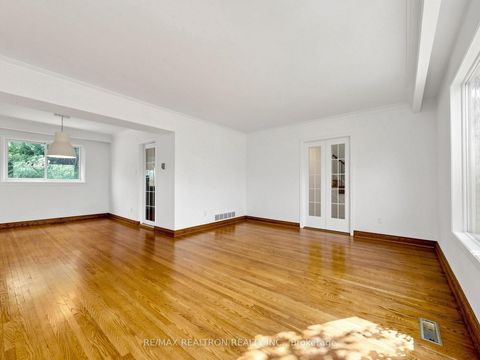 Photo 8 at 35 Rochelle Crescent, Don Valley Village, Toronto