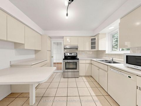 Photo 9 at 35 Rochelle Crescent, Don Valley Village, Toronto