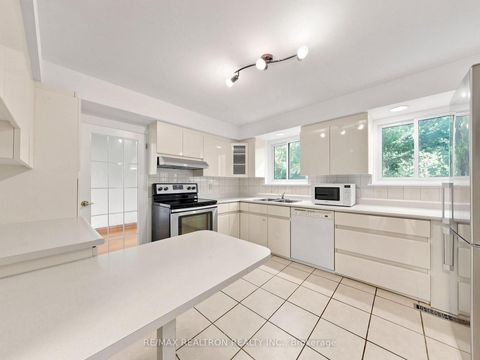 Photo 11 at 35 Rochelle Crescent, Don Valley Village, Toronto