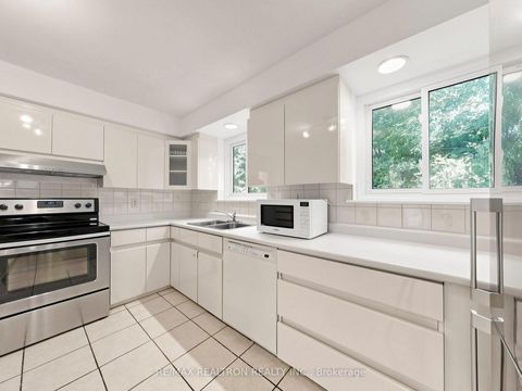 Photo 12 at 35 Rochelle Crescent, Don Valley Village, Toronto