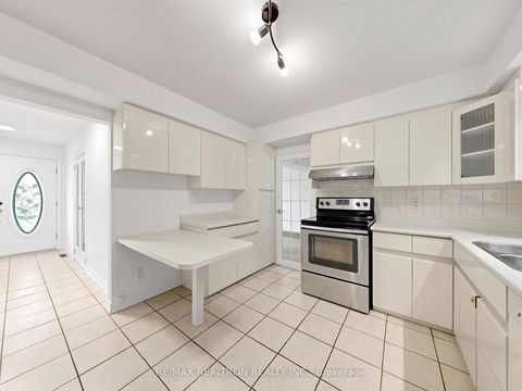 Photo 13 at 35 Rochelle Crescent, Don Valley Village, Toronto