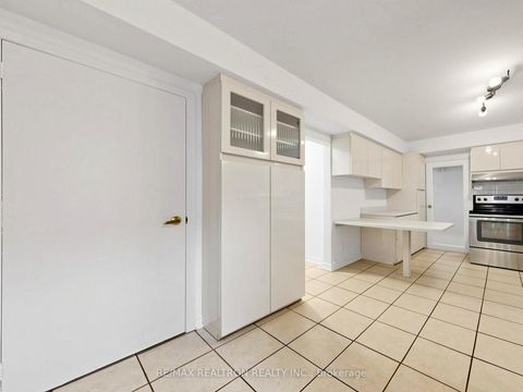 Photo 15 at 35 Rochelle Crescent, Don Valley Village, Toronto