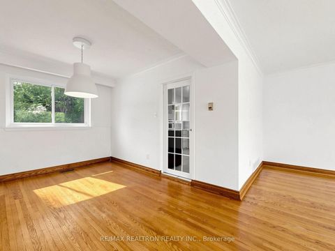 Photo 16 at 35 Rochelle Crescent, Don Valley Village, Toronto