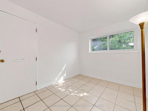 Photo 20 at 35 Rochelle Crescent, Don Valley Village, Toronto