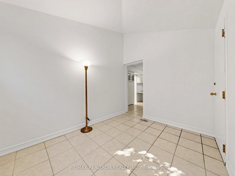 Photo 21 at 35 Rochelle Crescent, Don Valley Village, Toronto