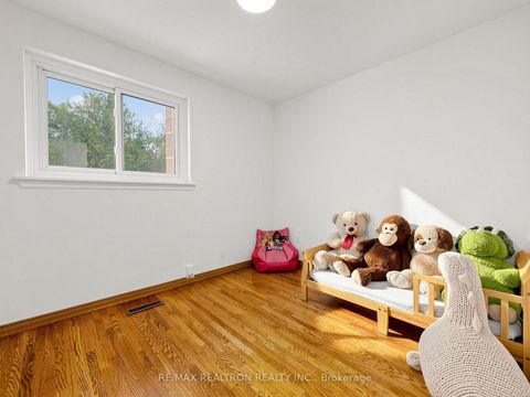 Photo 28 at 35 Rochelle Crescent, Don Valley Village, Toronto