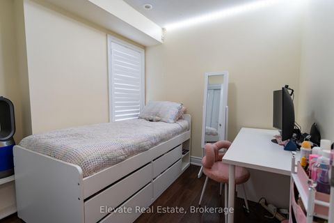 Photo 13 at 1 - 1 Hargrave Lane, York Mills, Toronto