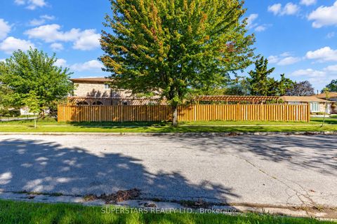 Photo 7 at 63 La Peer Boulevard, L'Amoreaux, Toronto