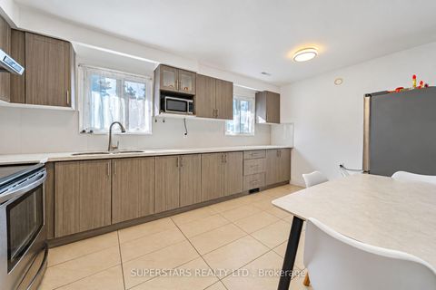Photo 10 at 63 La Peer Boulevard, L'Amoreaux, Toronto