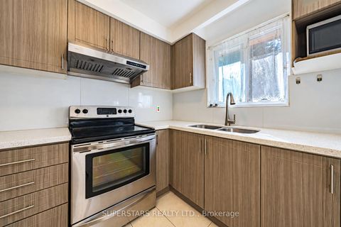 Photo 11 at 63 La Peer Boulevard, L'Amoreaux, Toronto