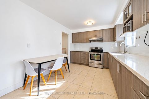 Photo 12 at 63 La Peer Boulevard, L'Amoreaux, Toronto
