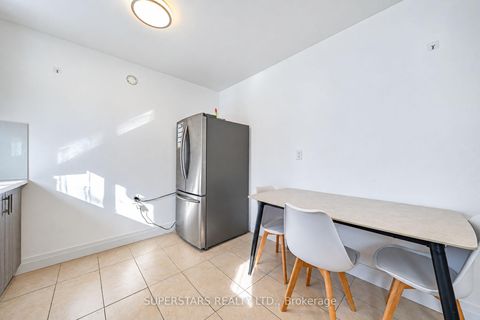 Photo 13 at 63 La Peer Boulevard, L'Amoreaux, Toronto