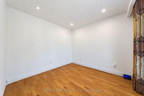 Photo 14 at 63 La Peer Boulevard, L'Amoreaux, Toronto