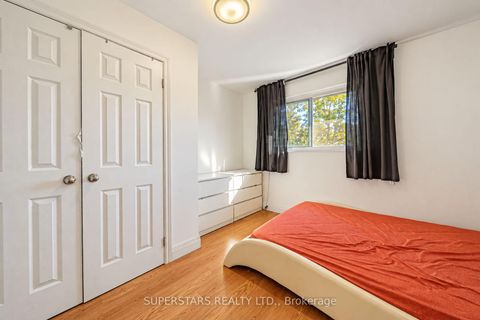 Photo 19 at 63 La Peer Boulevard, L'Amoreaux, Toronto
