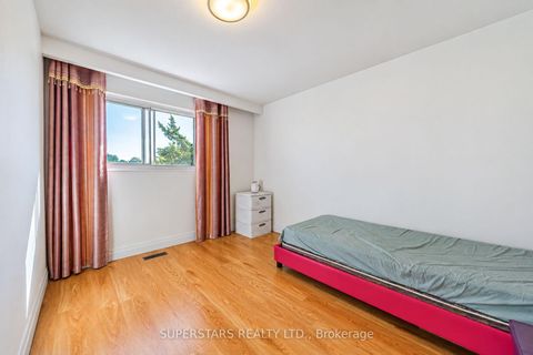Photo 22 at 63 La Peer Boulevard, L'Amoreaux, Toronto