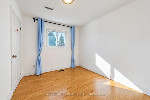 Photo 23 at 63 La Peer Boulevard, L'Amoreaux, Toronto