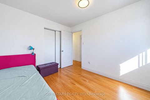 Photo 24 at 63 La Peer Boulevard, L'Amoreaux, Toronto