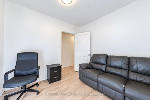 Photo 29 at 63 La Peer Boulevard, L'Amoreaux, Toronto