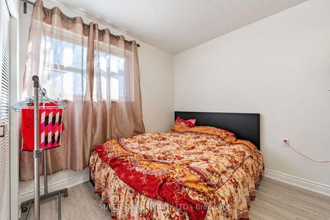 Photo 30 at 63 La Peer Boulevard, L'Amoreaux, Toronto